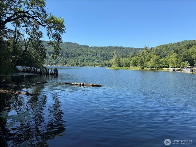 22410 McMurray Shore Drive, Mount Vernon, WA 98274