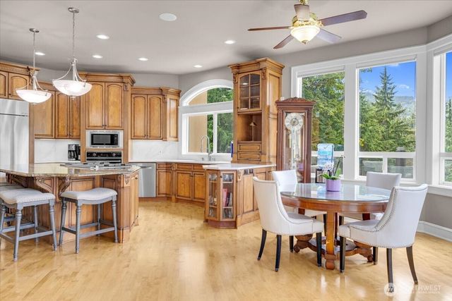 22410 McMurray Shore Drive, Mount Vernon, WA 98274