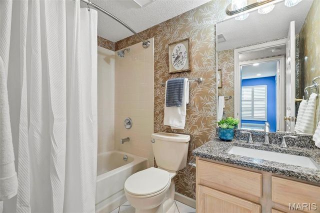 585 Coeur De Royale Drive 207, Creve Coeur, MO 63141