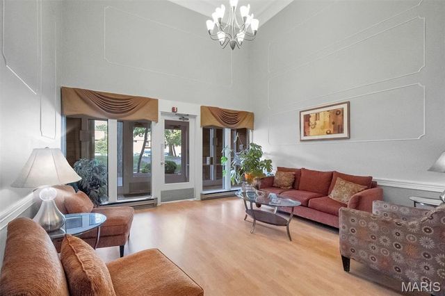585 Coeur De Royale Drive 207, Creve Coeur, MO 63141
