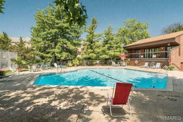 585 Coeur De Royale Drive 207, Creve Coeur, MO 63141