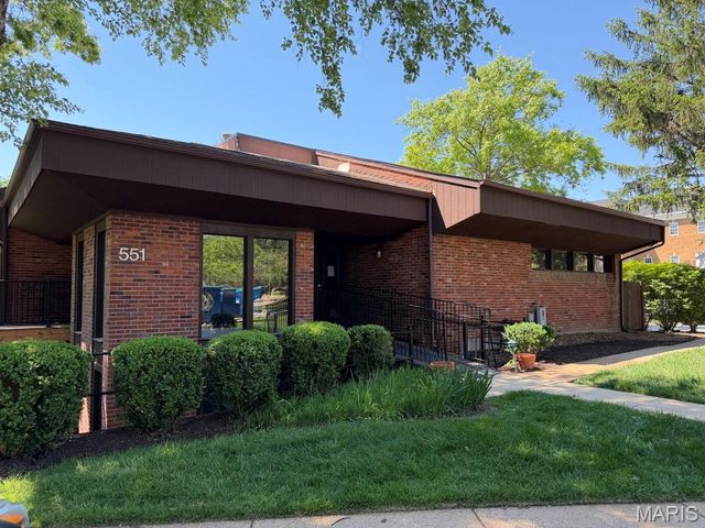 585 Coeur De Royale Drive 207, Creve Coeur, MO 63141