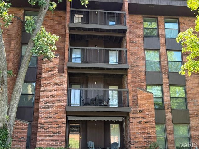 585 Coeur De Royale Drive 207, Creve Coeur, MO 63141