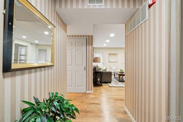 585 Coeur De Royale Drive 207, Creve Coeur, MO 63141