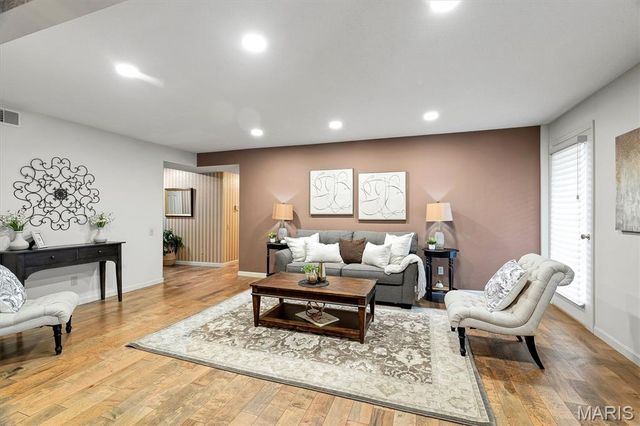 585 Coeur De Royale Drive 207, Creve Coeur, MO 63141
