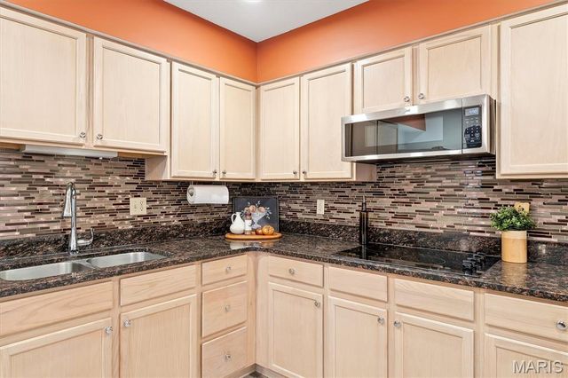585 Coeur De Royale Drive 207, Creve Coeur, MO 63141
