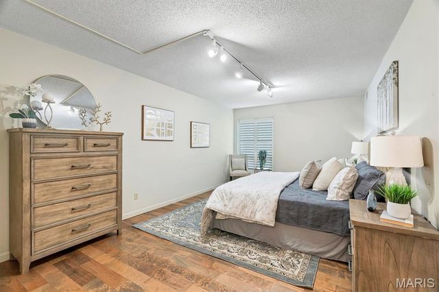 585 Coeur De Royale Drive 207, Creve Coeur, MO 63141