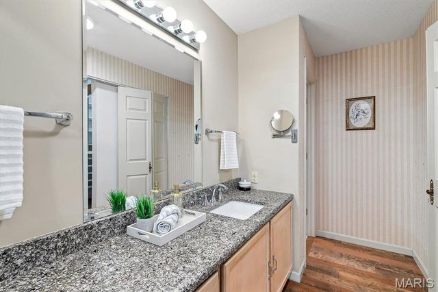 585 Coeur De Royale Drive 207, Creve Coeur, MO 63141