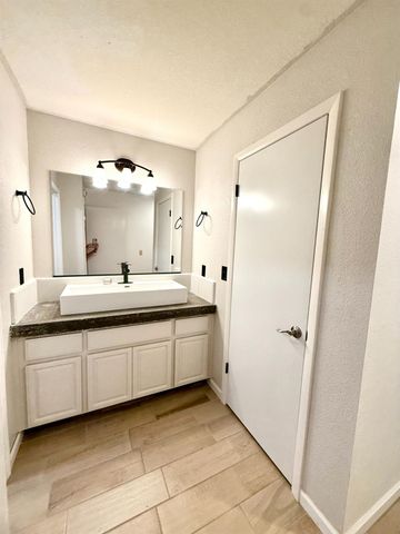 1019 Miwok Dr, Lodi, CA 95240