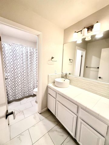 1019 Miwok Dr, Lodi, CA 95240