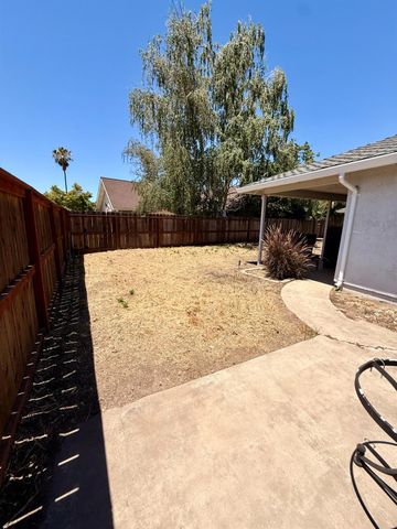 1019 Miwok Dr, Lodi, CA 95240