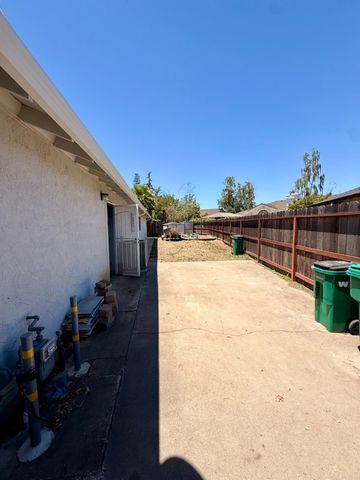 1019 Miwok Dr, Lodi, CA 95240