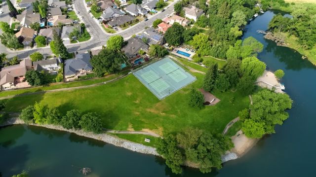 1019 Miwok Dr, Lodi, CA 95240