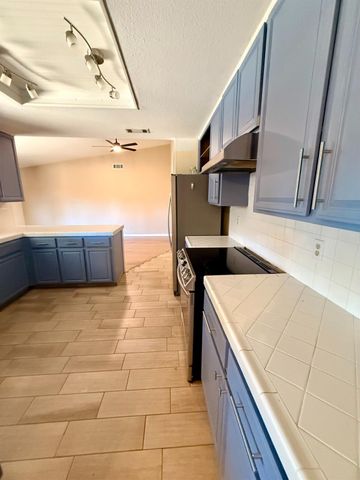 1019 Miwok Dr, Lodi, CA 95240