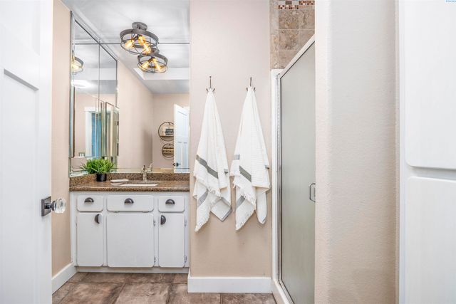 3501 S Quillan Ct, Kennewick, WA 99337