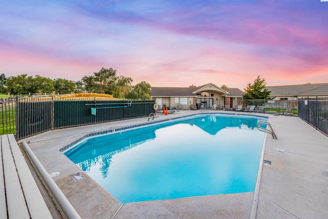 3501 S Quillan Ct, Kennewick, WA 99337