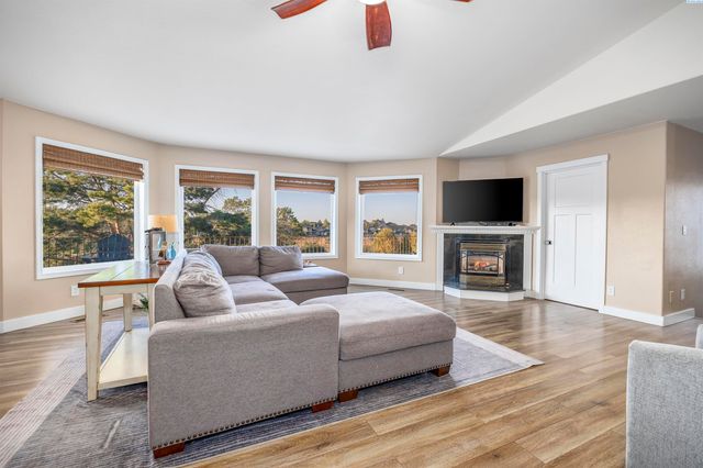 3501 S Quillan Ct, Kennewick, WA 99337