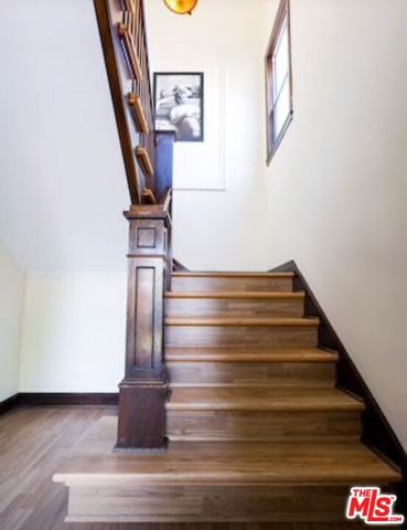 611 N Beachwood Drive, Los Angeles, CA 90004