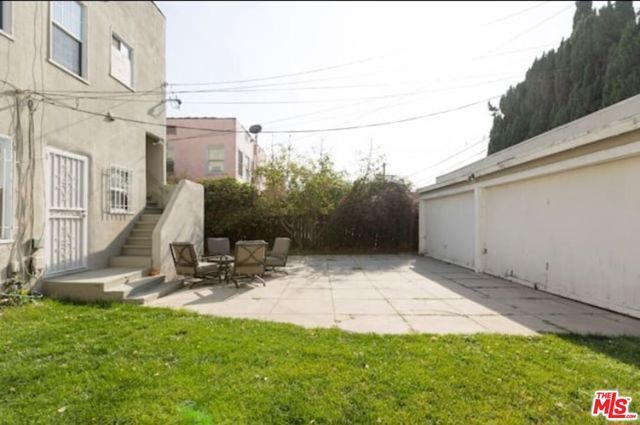 611 N Beachwood Drive, Los Angeles, CA 90004