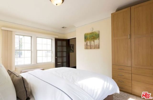 611 N Beachwood Drive, Los Angeles, CA 90004