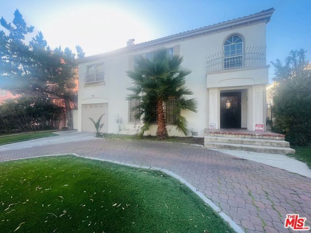 611 N Beachwood Drive, Los Angeles, CA 90004