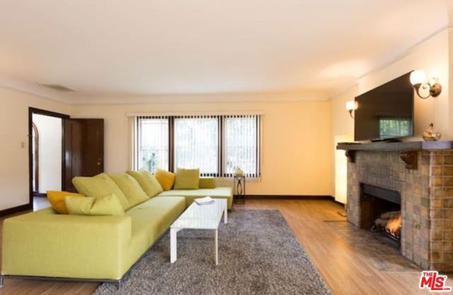 611 N Beachwood Drive, Los Angeles, CA 90004