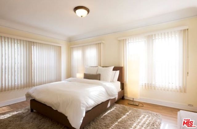 611 N Beachwood Drive, Los Angeles, CA 90004