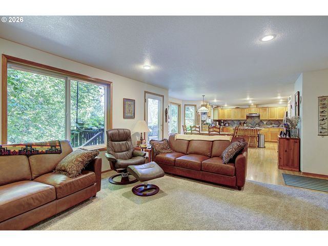 948 EDINBURGH Ct, Kelso, WA 98626