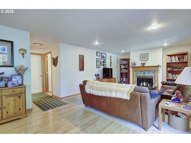 948 EDINBURGH Ct, Kelso, WA 98626