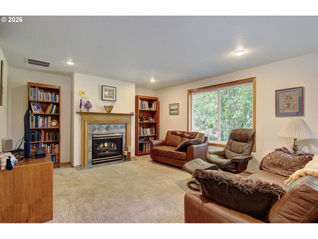 948 EDINBURGH Ct, Kelso, WA 98626