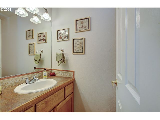 948 EDINBURGH Ct, Kelso, WA 98626