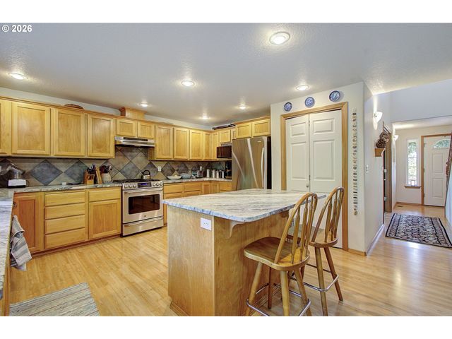 948 EDINBURGH Ct, Kelso, WA 98626