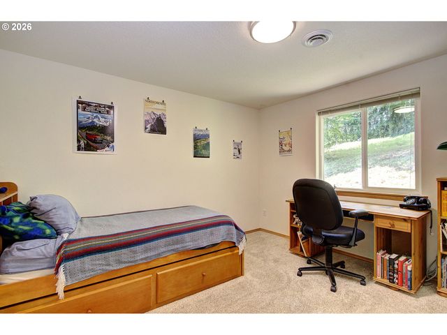 948 EDINBURGH Ct, Kelso, WA 98626