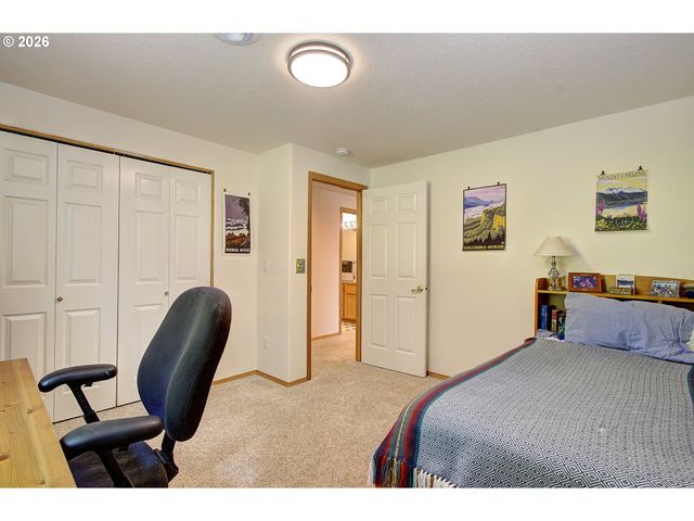 948 EDINBURGH Ct, Kelso, WA 98626