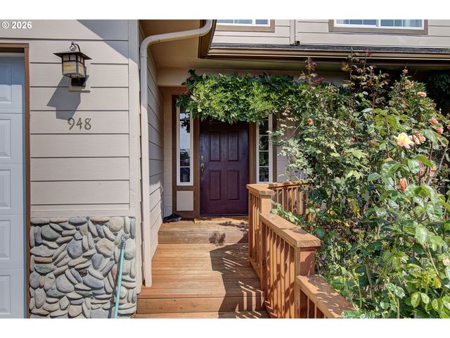 948 EDINBURGH Ct, Kelso, WA 98626