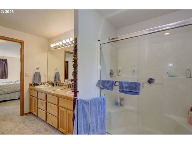 948 EDINBURGH Ct, Kelso, WA 98626