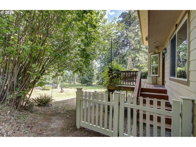948 EDINBURGH Ct, Kelso, WA 98626