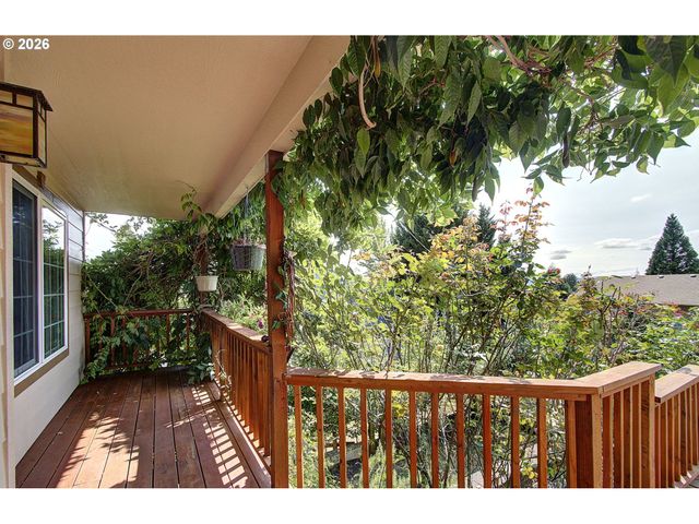 948 EDINBURGH Ct, Kelso, WA 98626