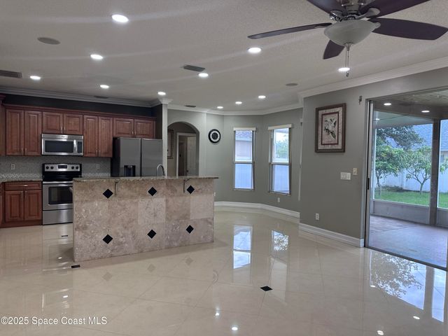2893 Glasbern Circle, Melbourne, FL 32904