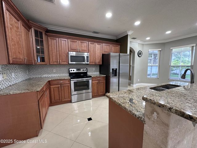 2893 Glasbern Circle, Melbourne, FL 32904