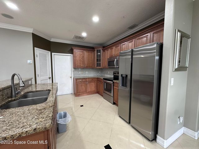 2893 Glasbern Circle, Melbourne, FL 32904