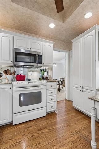 8741 Riggs Circle, Overland Park, KS 66212