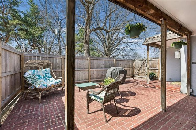 8741 Riggs Circle, Overland Park, KS 66212