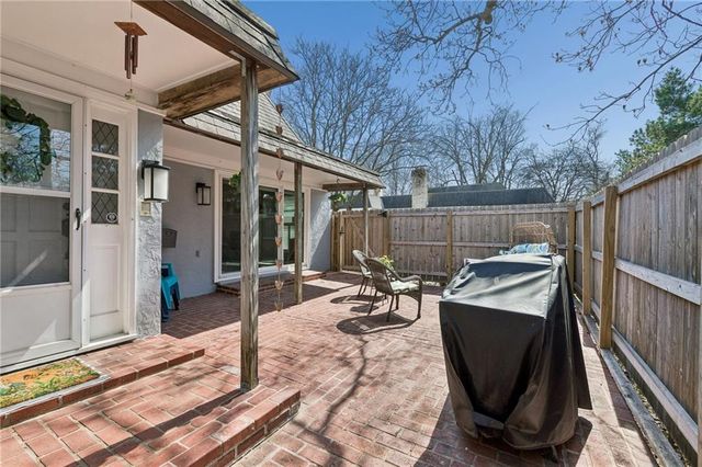 8741 Riggs Circle, Overland Park, KS 66212