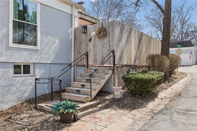 8741 Riggs Circle, Overland Park, KS 66212