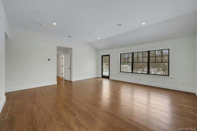 32 Sycamore Road, Scarsdale, NY 10583