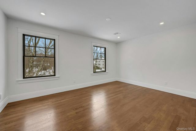 32 Sycamore Road, Scarsdale, NY 10583