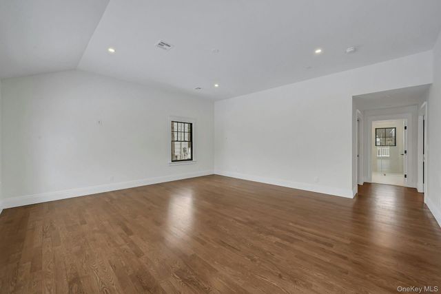 32 Sycamore Road, Scarsdale, NY 10583