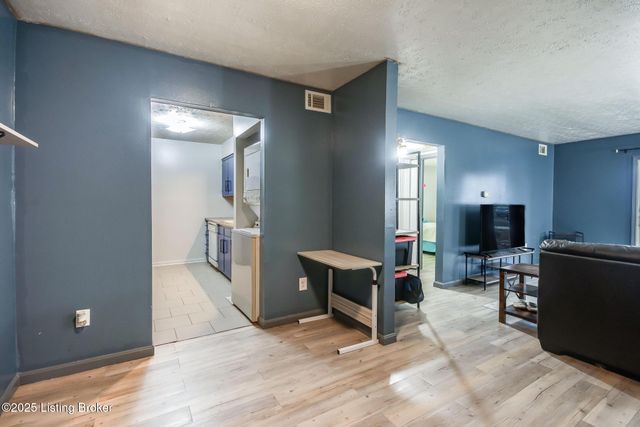 3504 Lodge Ln APT 132, Louisville, KY 40218