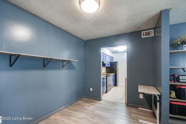 3504 Lodge Ln APT 132, Louisville, KY 40218